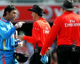 ত্রিদেশীয় সিরিজে আম্পায়ারিং বিতর্ক